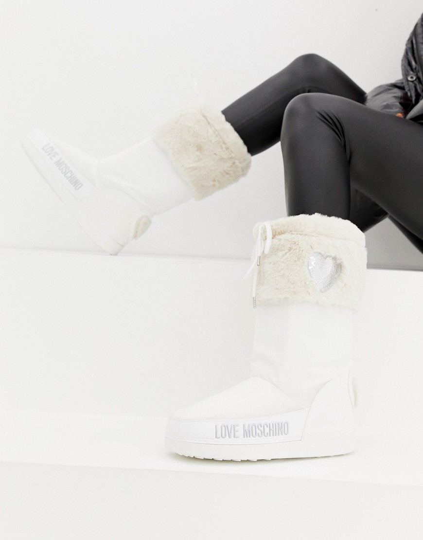 Женские белые зимние ботинки от Love Moschino, 16,455 руб.