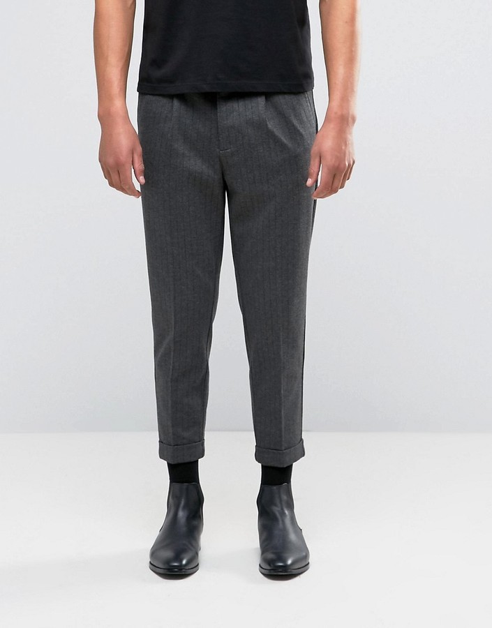 Мужские темно-серые брюки в вертикальную полоску от Selected, 4,568 руб.