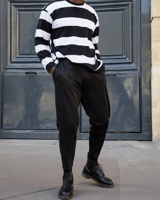 Какие спортивные штаны носить с черными кожаными ботинками мужчине – 34 фото