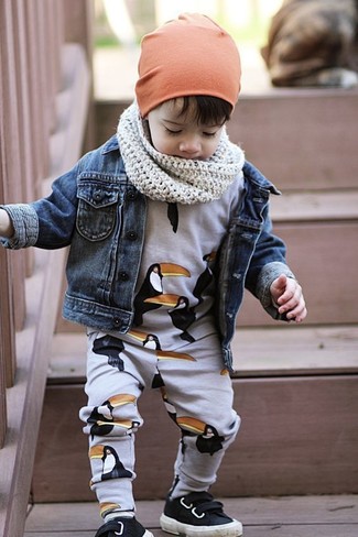 Малыш в модной одежде