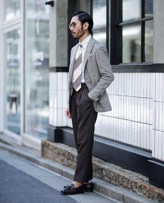 С чем носить классические брюки в вертикальную полоску мужчине – 269 фото