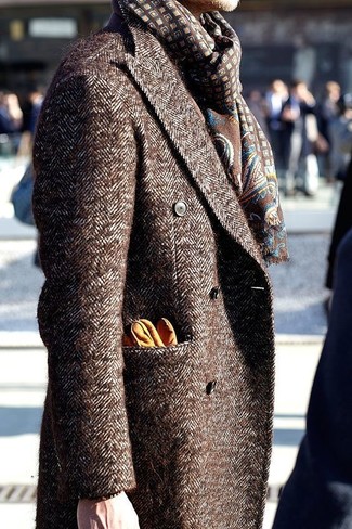 Мужское серое пальто с шарфом