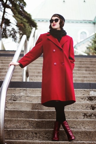 Головной убор к классическому красному пальто