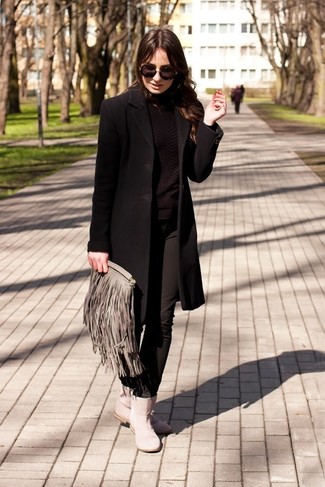 Классическое черное женское пальто с чем носить