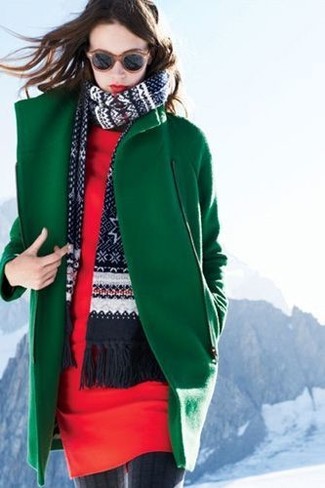 Зеленое пальто и шарф