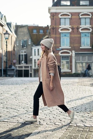 Что одеть с бежевым пальто женщине