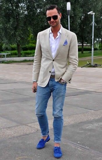 Белый пиджак и синие джинсы