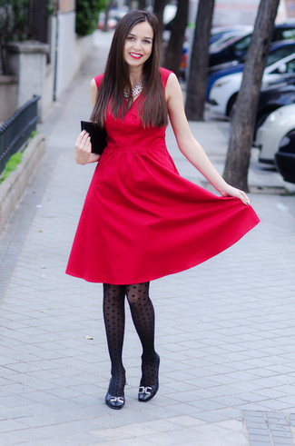 Платья красно черных цветов