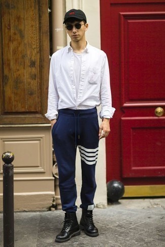 Мужские темно-сине-белые спортивные штаны от Slazenger, 828 руб.