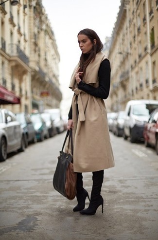 Девушка в коричневом пальто