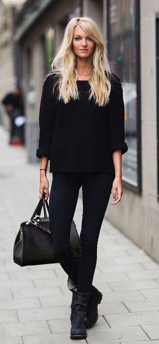 Черные брюки и свитер