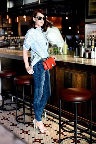 С чем носить вареную джинсовую рубашку женщине