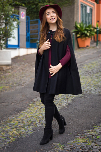 Как носить ботильоны с пальто-накидкой