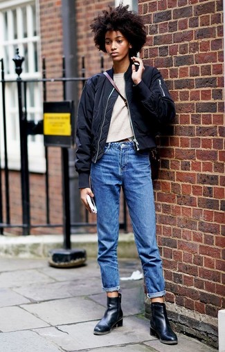 Как носить ботильоны с свитером с круглым вырезом