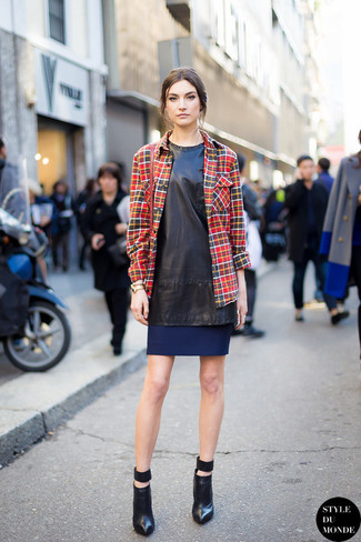 Как носить ботильоны с платьем прямого кроя