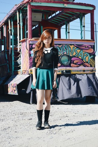 Как носить ботильоны с короткой юбкой-солнце