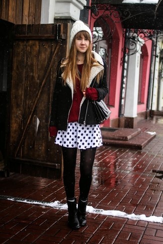 Как носить ботильоны с короткой юбкой-солнце