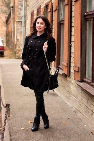 Как носить ботильоны с плащом