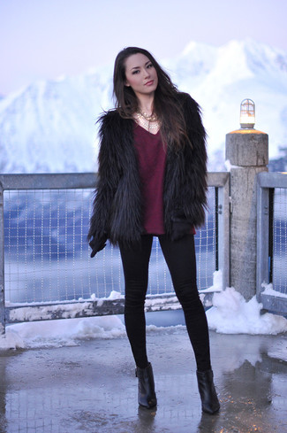 Как носить ботильоны с свитером с v-образным вырезом