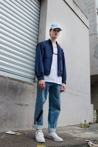 С чем носить бирюзовую бейсболку мужчине