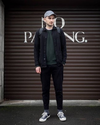 С чем носить бирюзовую бейсболку мужчине