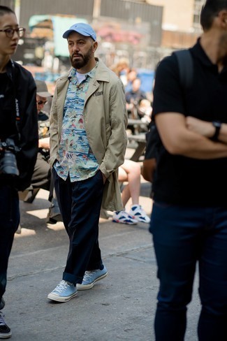 С чем носить бирюзовую бейсболку мужчине