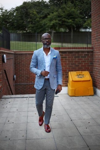 Какие брюки чинос носить с бирюзовым пиджаком