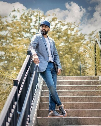 Какие джинсы носить с бирюзовым пиджаком мужчине