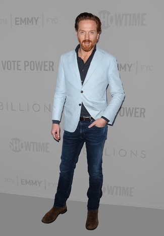 Как носить бирюзовый пиджак с темно-синими джинсами мужчине