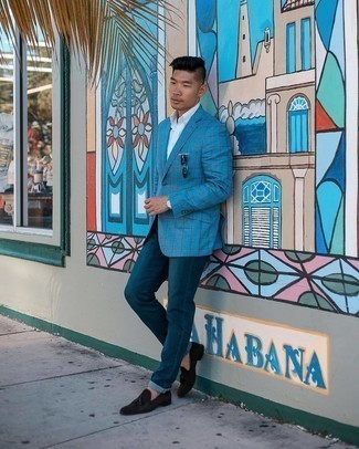 Как носить бирюзовый пиджак с темно-синими джинсами мужчине