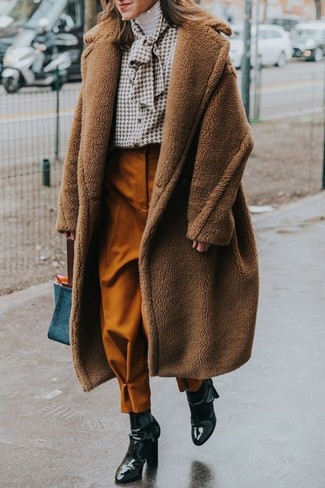 С чем носить бирюзовую большую сумку из плотной ткани