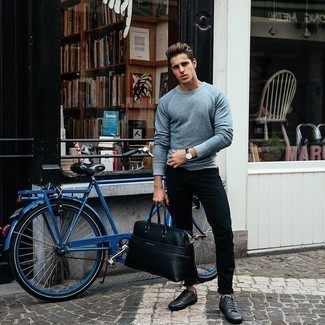 С чем носить бирюзовый свитер с круглым вырезом мужчине