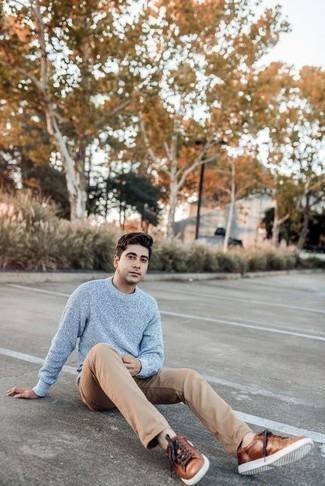 С чем носить бирюзовый свитер с круглым вырезом мужчине