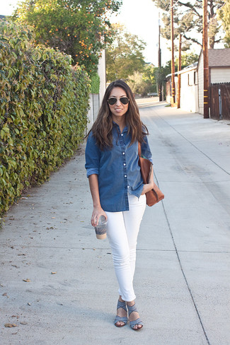 С чем носить бирюзовые босоножки на каблуке