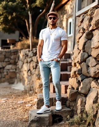 С чем носить бирюзовые джинсы мужчине