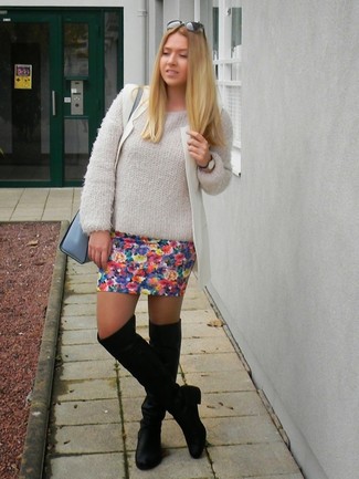 С чем носить бирюзовую кожаную сумку женщине