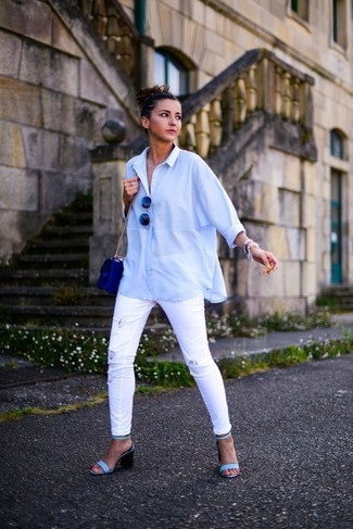 С чем носить бирюзовые кожаные босоножек женщине