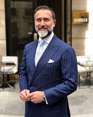 С чем носить бирюзовый галстук в горошек мужчине