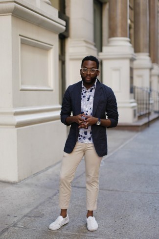 С чем носить бирюзовую футболку-поло мужчине