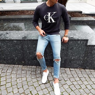 С чем носить бирюзовые джинсы с принтом мужчине