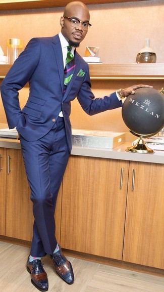 С чем носить бирюзовые носки с принтом мужчине