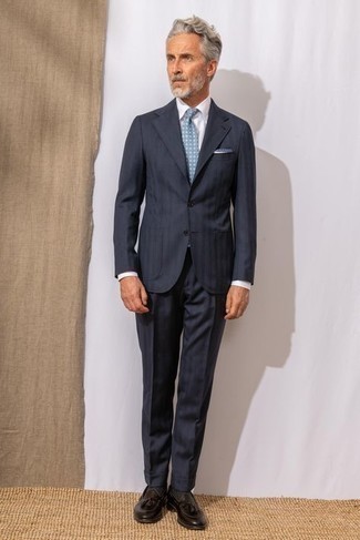 С чем носить бирюзовый галстук с принтом мужчине