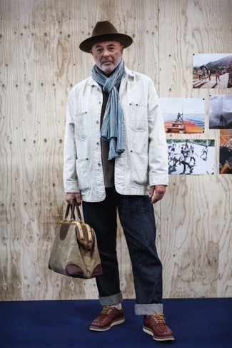 С чем носить бирюзовый шарф мужчине