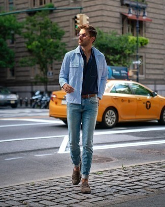 С чем носить бирюзовую куртку-рубашку мужчине