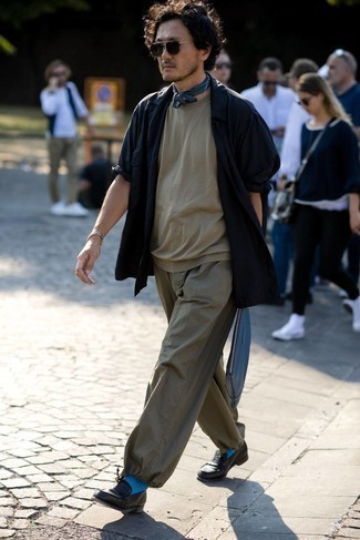 С чем носить бирюзовые носки мужчине