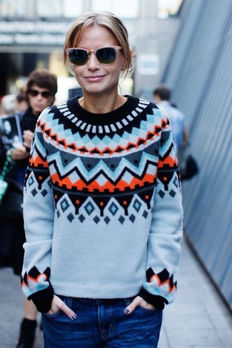 С чем носить бирюзовый свитер женщине
