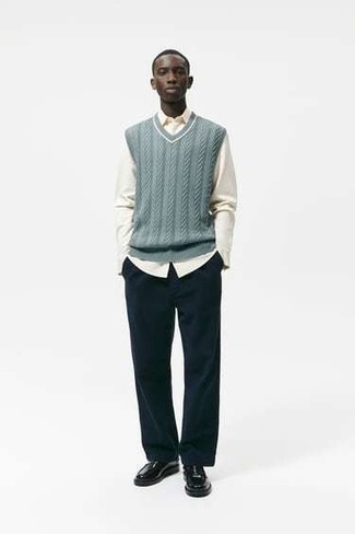 С чем носить бирюзовый свитер мужчине