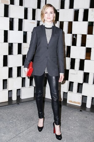 С чем носить свитер с круглым вырезом с ромбами женщине