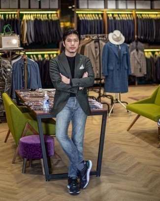 Как носить кроссовки с пиджаком мужчине