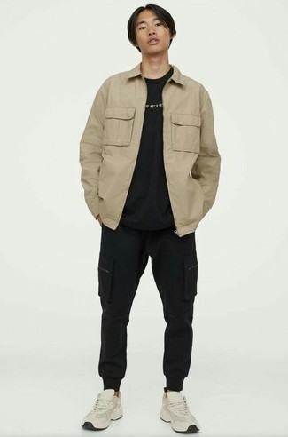 Как носить кроссовки с брюками карго